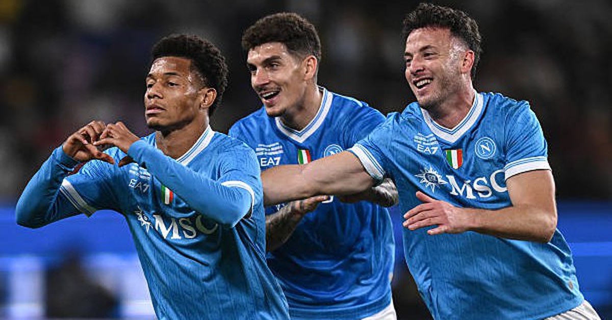 Napoli2312 1766446232437179164300 21 0 341 612 Crop 176644624623443561485
