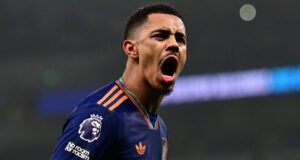 Newcastle Day Tottenham Xuong Sat Nhom Cam Den Do 147