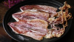 ngam muc kho trong loai nuoc nay roi dem nuong muc thom ngot khong bi kho cung 235622