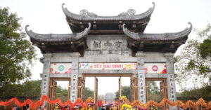 Ngàn người đội mưa về khai hội chùa Bái Đính 2 ngan nguoi doi mua ve khai hoi chua bai dinh 1058