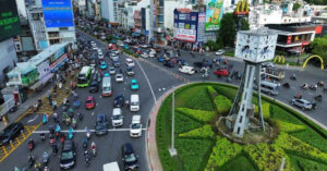 ngay dau doi cach di tai vong xoay am anh o tphcm hang loat tai xe bo ngo 992