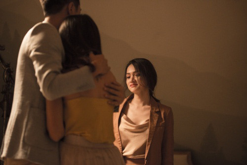 nghe chong thu nhan bi mat dong troi giua con mua lon toi rung roi tay chan roi bo nha di lap tuc 59