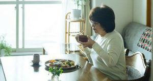 Nghi Huu Di Trong Chau Me Chong Luong Huu 20 Trieu Van Ngam Dang Nuot Cay Vi Con Dau D1D2381E0D614D1