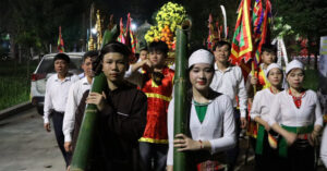 nghi le dac biet o ba vi thien nam thien nu lay nuoc thieng luc nua dem 2608