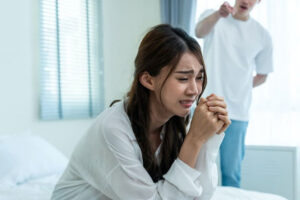 Bắt quả tang chồng ngoại tình với giúp việc lớn tuổi, tôi chết lặng khi nghe lời thú tội khiến mình tan nát cõi lòng 2 ngoai tinh 113