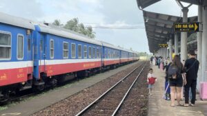 ngoai tau bac nam duong sat tang cuong tau den cac diem du lich 1