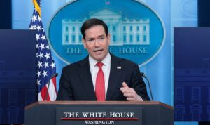 ngoai truong my marco rubio phat bieu trong cuoc hop bao tai nha trang. reuters