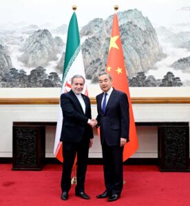 ngoai truong trung quoc vuong nghi tiep ngoai truong iran abbas araghchi. anh bo ngoai giao trung qu