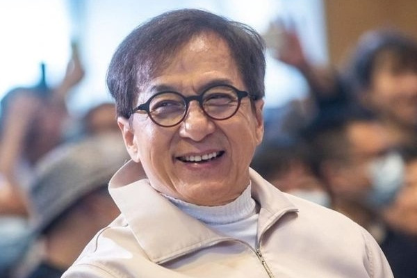 Ngoi Sao Thanh Long Mac Chung Roi Loan Tang Dong Giam Chu Y 109