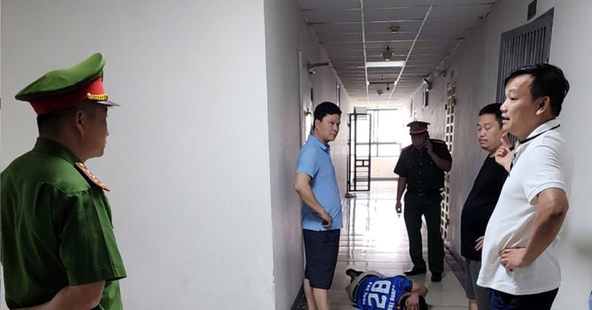 nguoi dan ong ke phut bi hanh hung vi nhac cho khong deo ro mom tai chung cu 1447