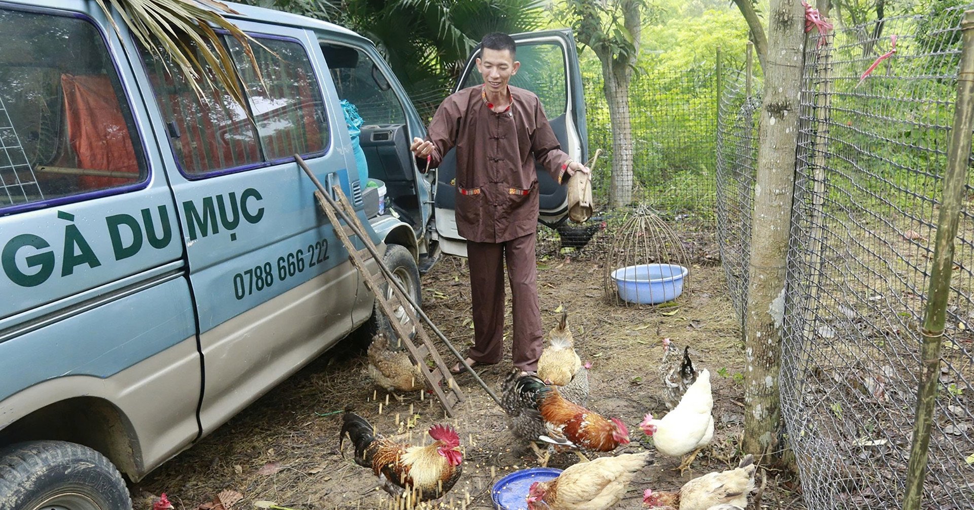 nguoi dan ong mang ga chin cua ve le hoi den hung tiet lo dieu dac biet 1534