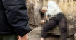 Nguoi Dan Ong Nghi Dot Tu Canh Tuong Rao Ga Giap Bat 2363