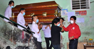 nguoi dan ong tphcm 30 nam mai tang mien phi cho nguoi ngheo 2277