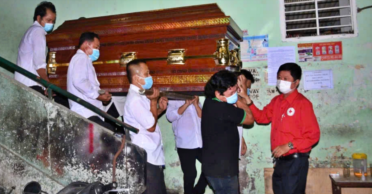 nguoi dan ong tphcm 30 nam mai tang mien phi cho nguoi ngheo 2277