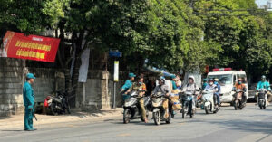 nguoi dan ong tu vong bat thuong tren via he o tphcm 1093