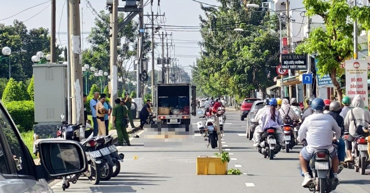 nguoi dan ong tu vong sau va cham voi xe tai cho rau o tphcm 1050