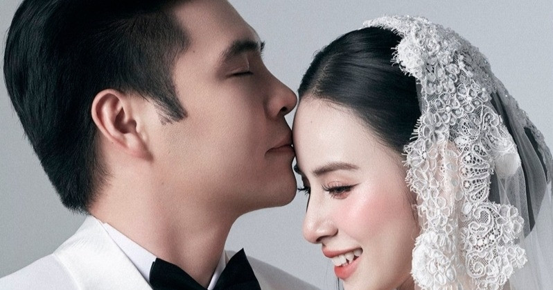 nguoi mau huong lien lam dau hao mon hoa hau luong thuy linh nhi nhanh ben minh hang 2461