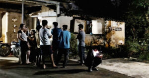 nguoi phu nu bi sat hai trong dem phat hien con dao ben canh thi the 1579