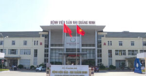 nguoi phu nu tu vong duoi ho thang may van chuyen rac o benh vien 1660