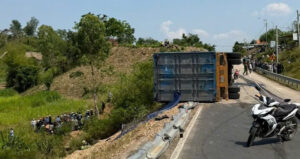 nguyen nhan ban dau vu xe container tong xe may khien 3 nguoi tu vong 2492