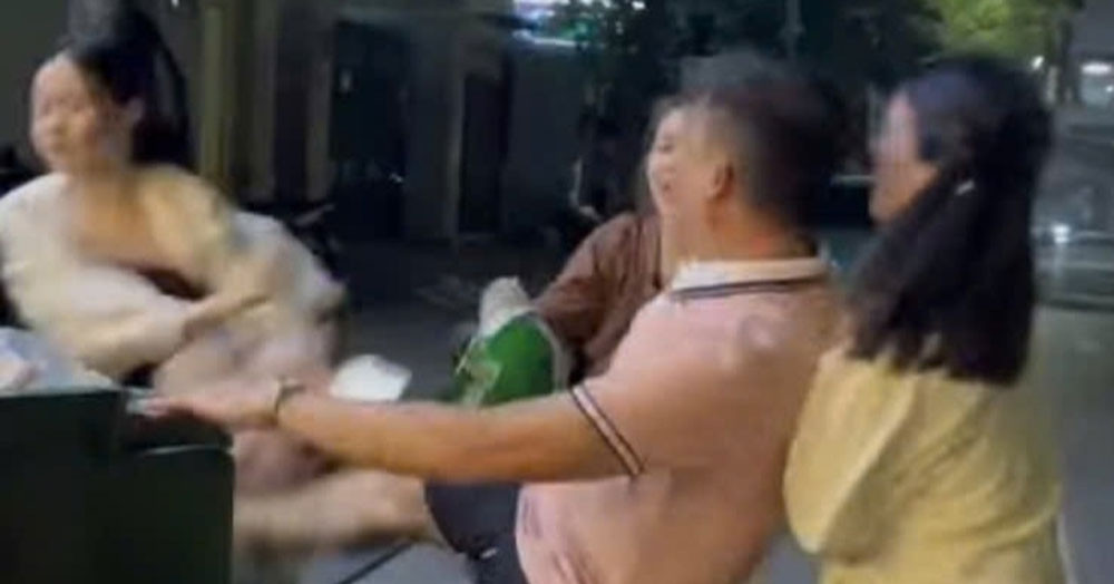 nguyen nhan vu nguoi dan ong dap vao bung phu nu giua pho ha noi 2558
