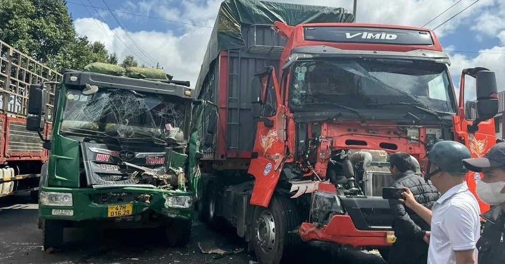 Nguyen Nhan Vu Tai Nan Giao Thong Lien Hoan Khien 7 O To Dinh Nhau Hang Dai 1600