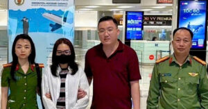 nguyen nu can bo bi truy na dac biet bi bat giu ngay khi vua ve toi noi bai 2844