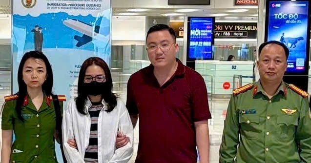 nguyen nu can bo bi truy na dac biet bi bat giu ngay khi vua ve toi noi bai 2844