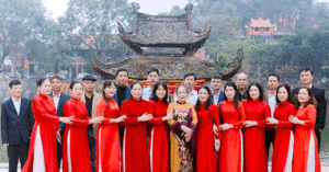 Nhà có 10 con gái ở Hà Nội: 10 chàng rể chống gậy đưa tang bố vợ 1 nha co 10 con gai o ha noi 10 chang re chong gay dua tang bo vo 2936