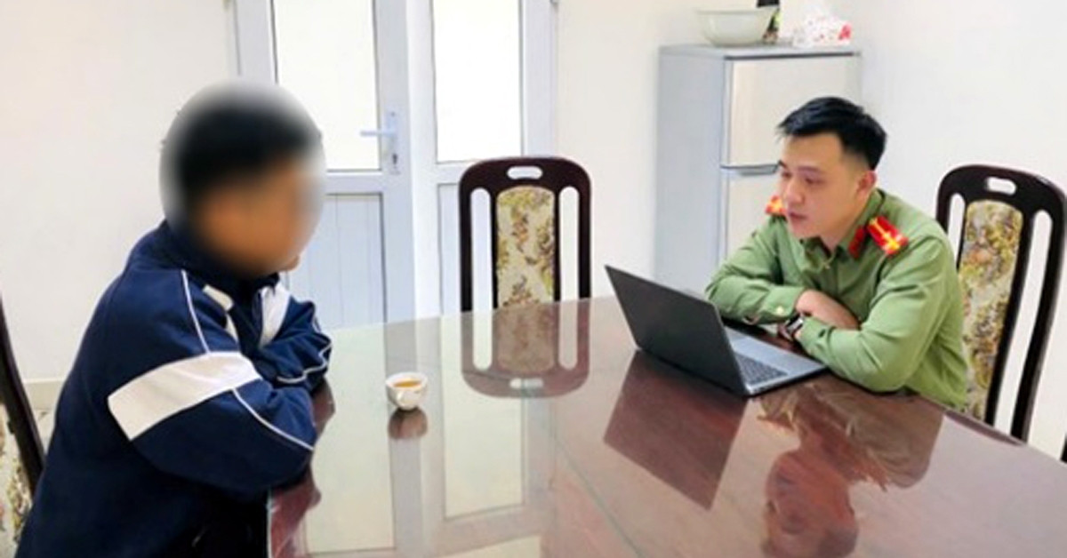 nhan vien ban xe dien tung tin sai su that ve tang gia xang dau va cai ket dang 2454