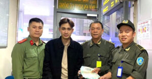 Nhat Duoc Tui Xach Day Tien Va Dong Ho Hang Hieu O San Bay Da Nang 2251