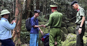 nhieu gio tim kiem 2 du khach di lac trong rung tay yen tu 2070