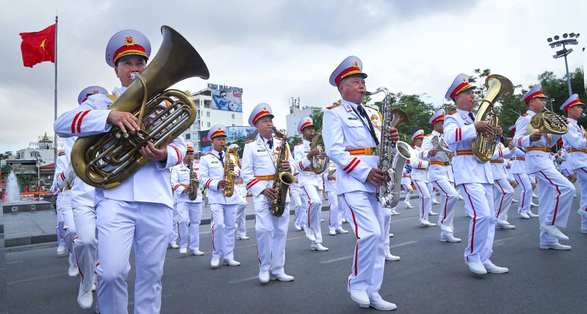 nhieu hoat dong dac sac khai man le hoi hoa phuong do 2026 3707