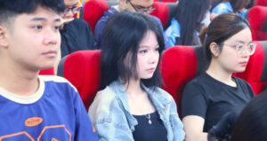 nhieu sinh vien co thanh tich tot nhung ra truong lai lan dan cong viec vi sao 19