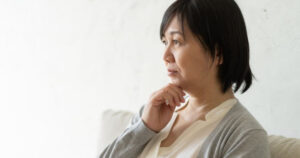 Nhìn ảnh con gái rạng rỡ bên mẹ chồng trên bãi biển, mẹ ruột quyết định không hy sinh thêm lần nào nữa 1 nhin anh con gai rang ro ben me chong tren bai bien me ruot quyet dinh khong hy sinh them lan nao nu