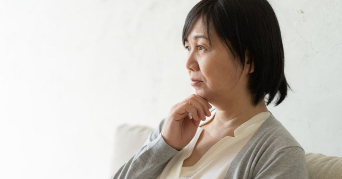 nhin anh con gai rang ro ben me chong tren bai bien me ruot quyet dinh khong hy sinh them lan nao nu