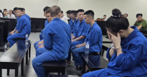 nhom nguoi gia danh huan hoa hong de lua tien nhan ket dang 2613