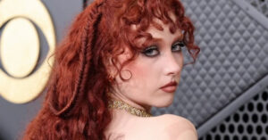 nu ca si ho bao bat ngo bi cam dien 725