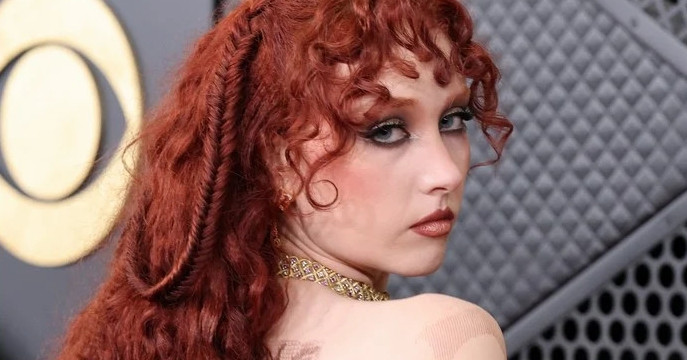 nu ca si ho bao bat ngo bi cam dien 725