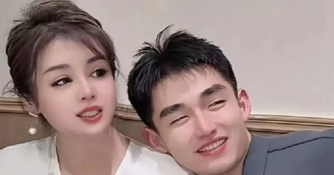 nu dai gia u60 yeu sinh vien 26 tuoi tang gan 200 ty dong gay xon xao 2371