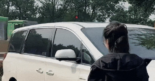 Nu Dien Vien Duy Nhat 1 Nam Quay 48 Phim Lam Viec 16 Tieng Moi Ngay 5 Nam Khong Ve Tham Nha 1098