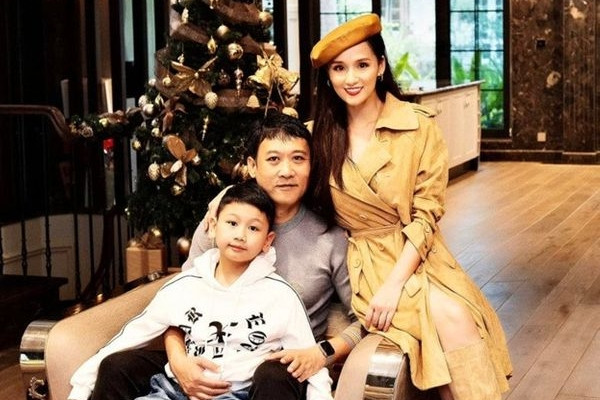 Nu Dien Vien Giau Bac Nhat Mien Bac 40 Tuoi Cuc Xinh Dep So Huu Chuoi Sieu Thi Thich Choi Kim Cuong