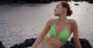 nu dien vien viet dong canh nong tao bao khi chua day 18 tuoi gio ra sao 1180