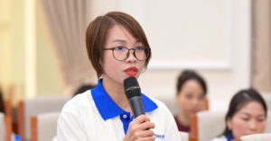 Nu Giao Vien Noi Loi Lay Dong Neu Chon Lai Toi Van Day Hoc Van Gan Bo Vung Bien 2643