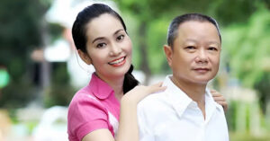 nu nsut xau nhat man anh tuoi 50 muon hoc tien si thoa hiep voi chong de giu hon nhan 2229