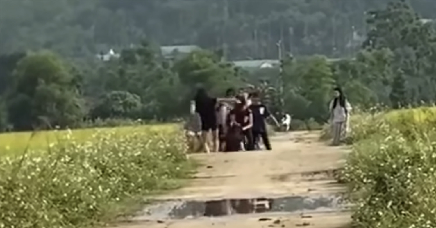 nu sinh lop 8 o nghe an bi nhom ban danh hoi dong phai nhap vien 1242