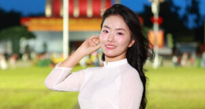 nu sinh me viet thu phap gianh ngoi quan quan thi phien dich 941