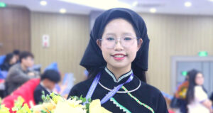 nu sinh mot minh mot doi o san choi quoc gia duoc thu truong bo gd dt dong vien 1087