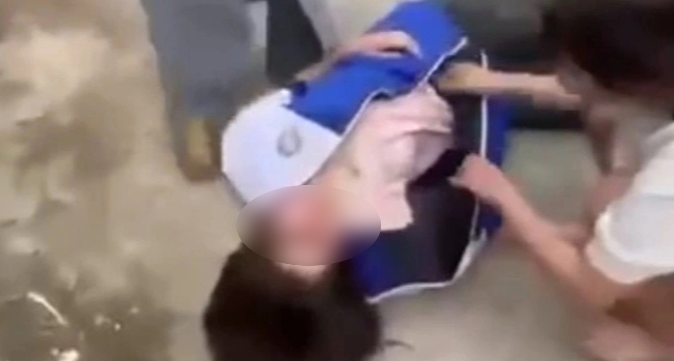 nu sinh o thanh hoa bi danh hoi dong giua duong phai nhap vien 1491