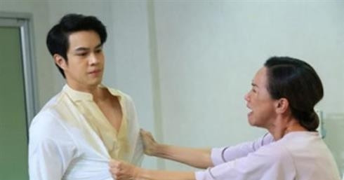 nua dem hot hai vao vien cham chong nga xe vo nga quy thay bo de dang thang tay boi them nhung cu da